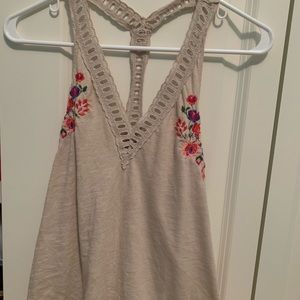 Tank top with embroidered flowers